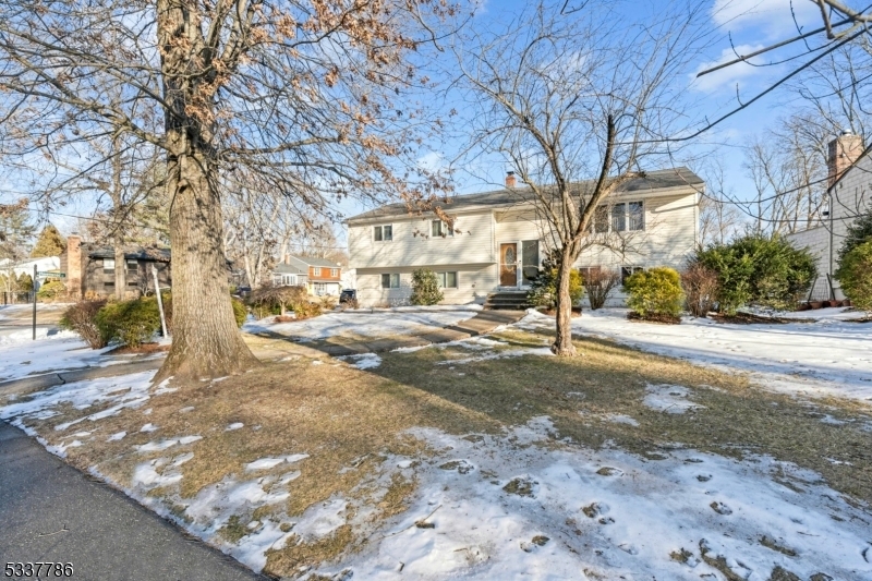 Property Photo:  24 Fieldstone Dr  NJ 07039 