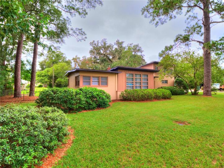 Property Photo:  1022 NE 11th Avenue  FL 34470 