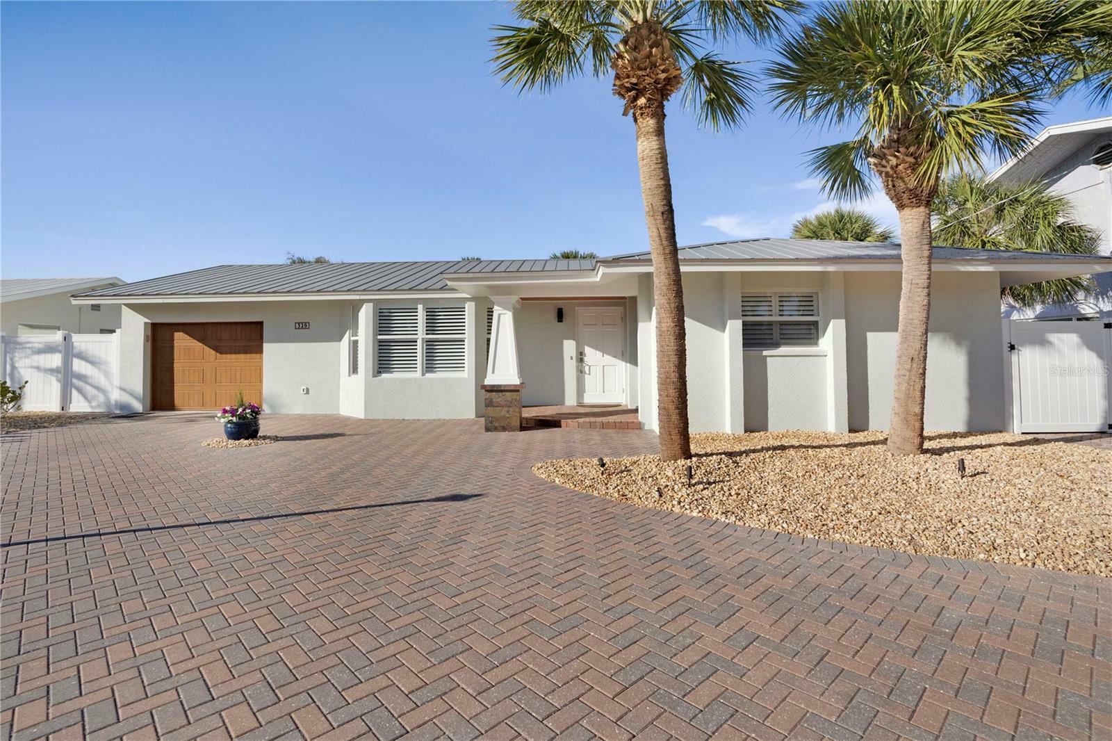 Property Photo: 329 Avenida Leona FL 34242