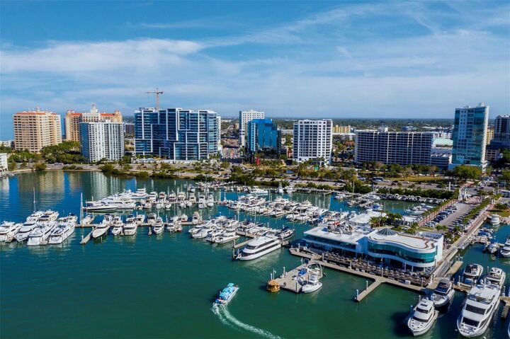 Property Photo: 1255 N Gulfstream Avenue 407 FL 34236