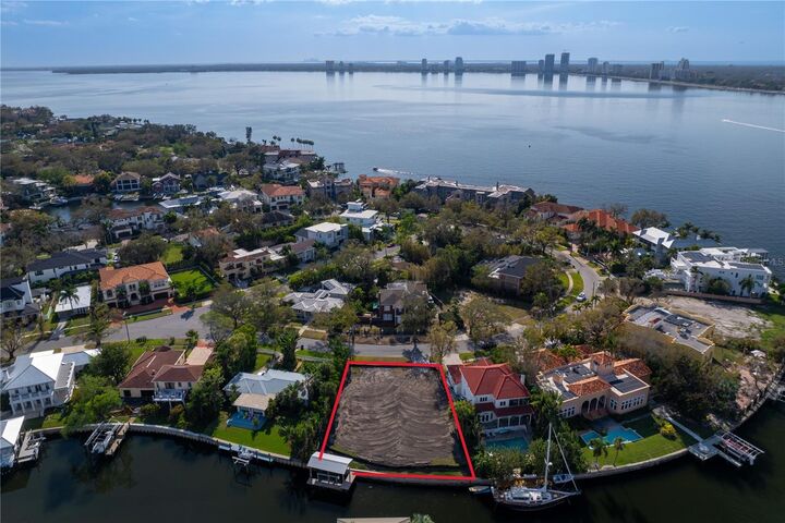 Property Photo: 18 Bahama Circle FL 33606