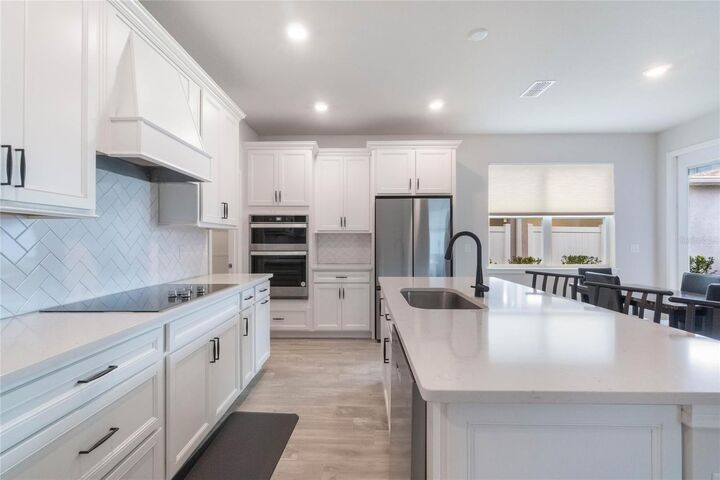 Property Photo: 14218 Lanikai Beach Drive FL 32827