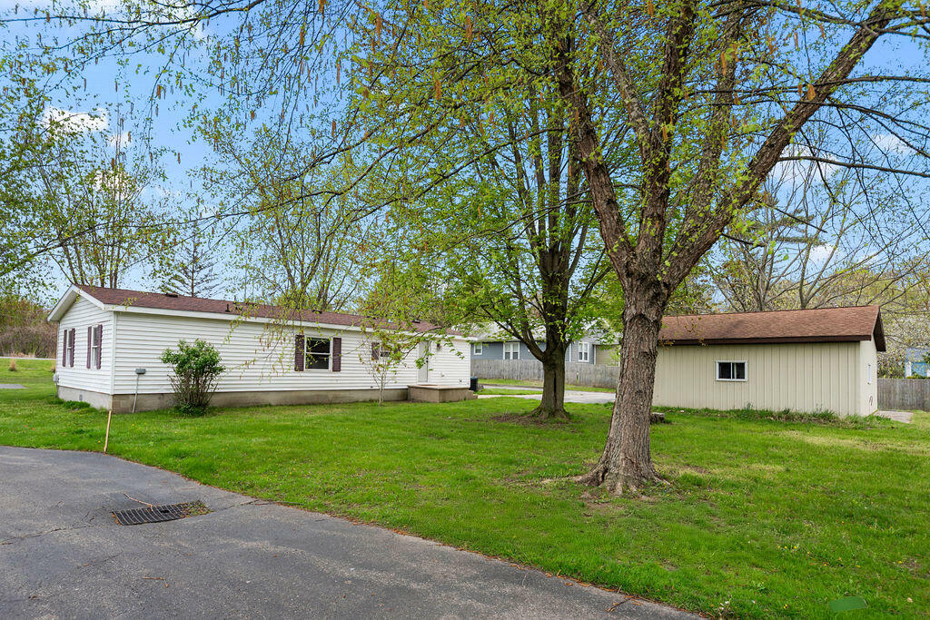Property Photo: 8760 W East Road MI 49128
