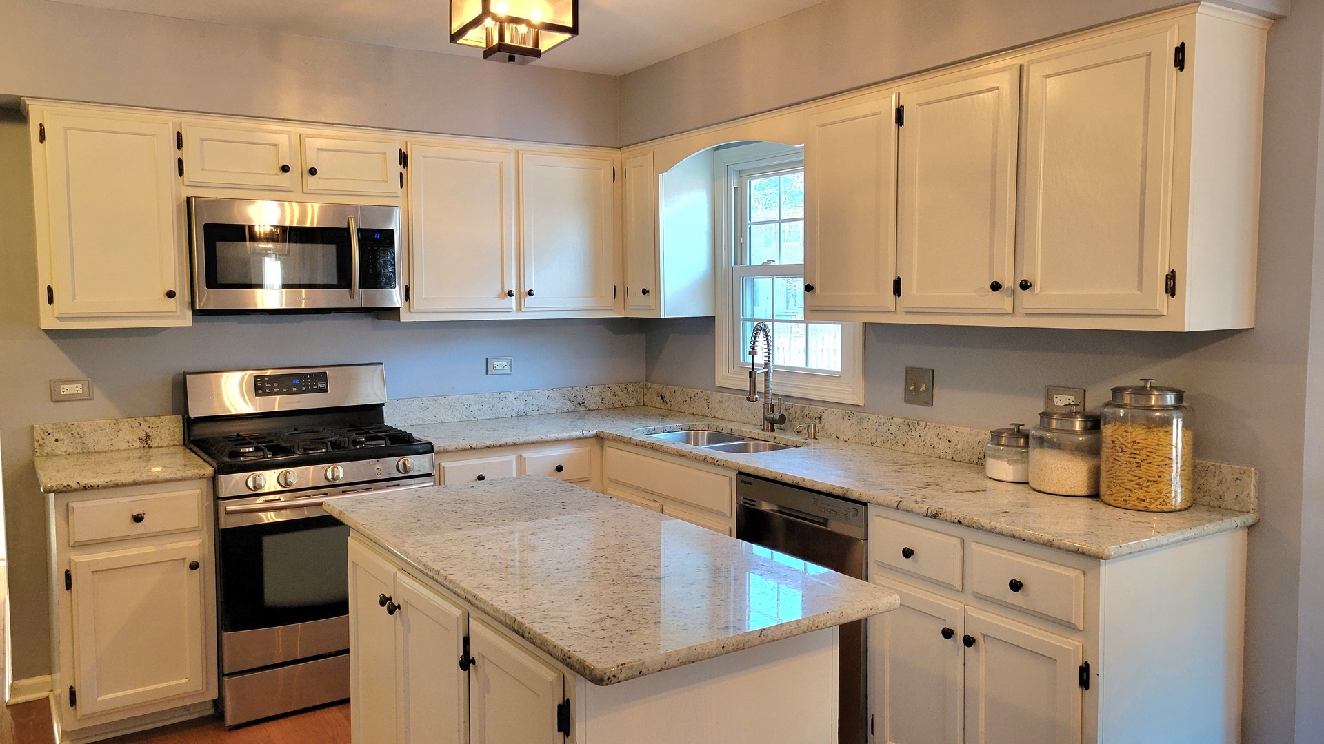 Property Photo: 322 Arlington Avenue IL 60565