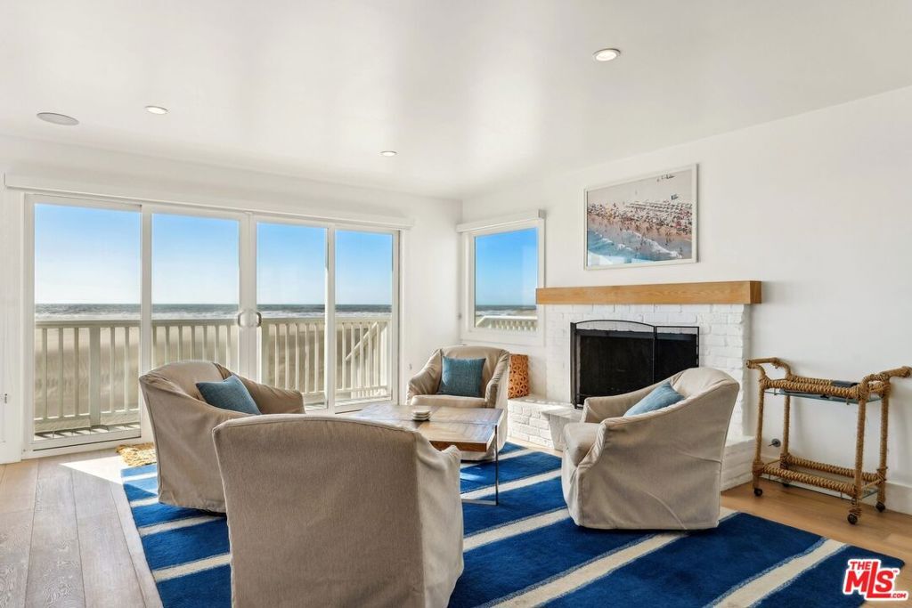 Property Photo: 1101 Capri Way CA 93035