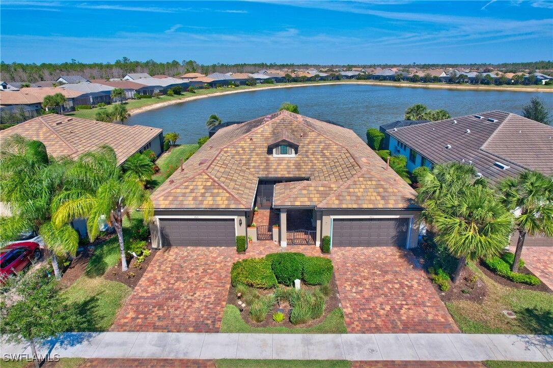 Property Photo: 7815 Jacaranda Lane FL 34114