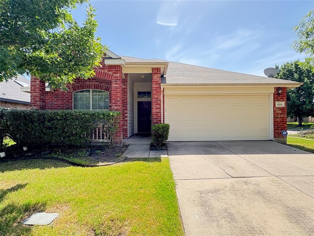 Property Photo:  800 Warbler  TX 76227 