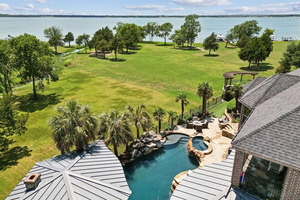 Property Photo: 1150 Crestcove Drive TX 75087