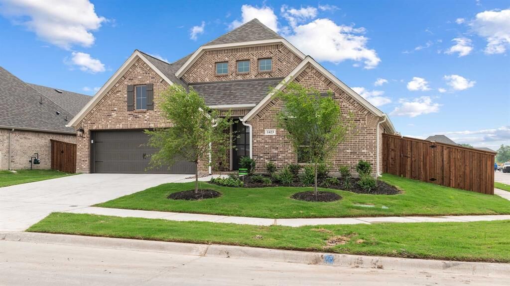 Property Photo: 1423 Kirkhill Lane TX 75126