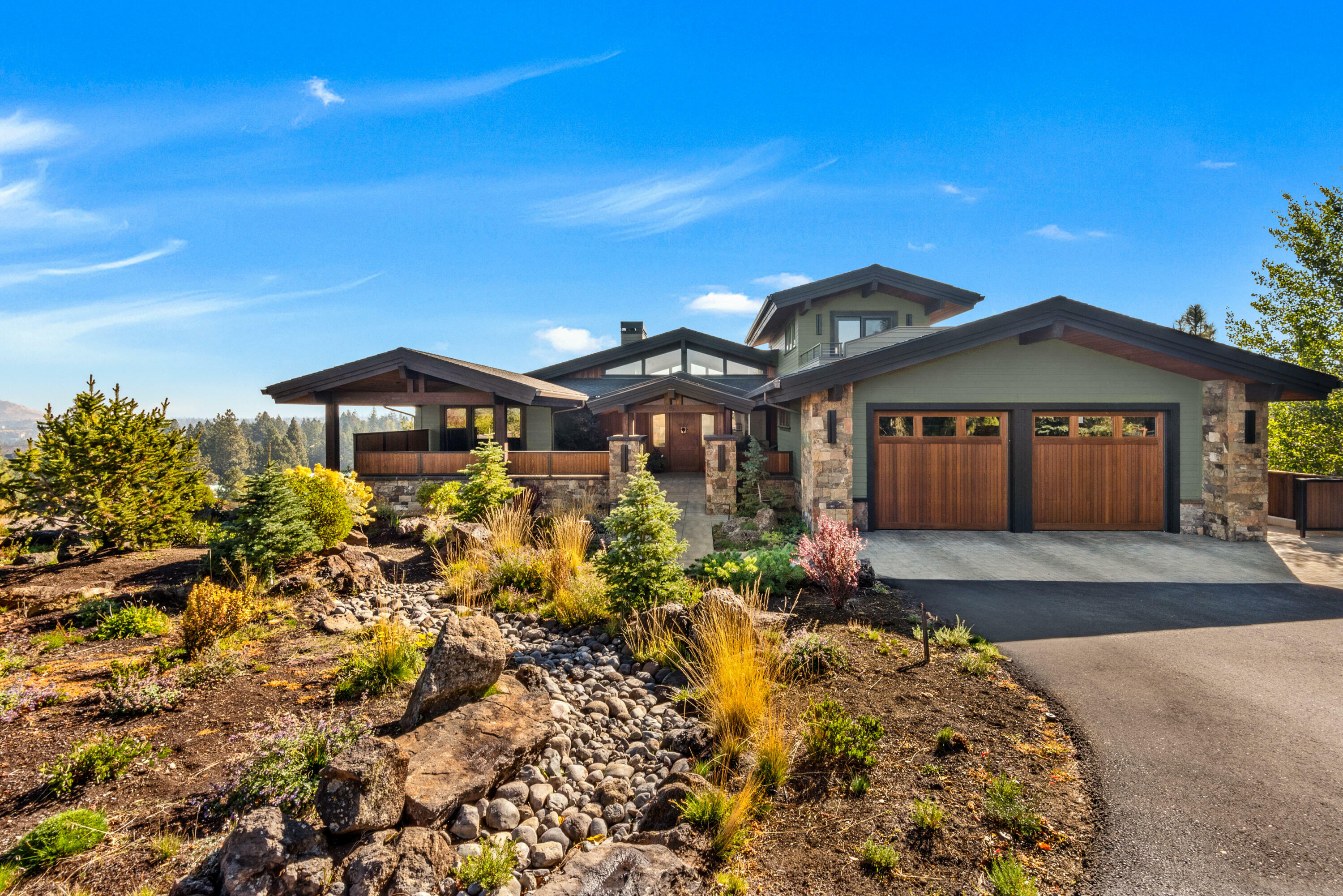 Property Photo: 61538 SW Longview Street OR 97702