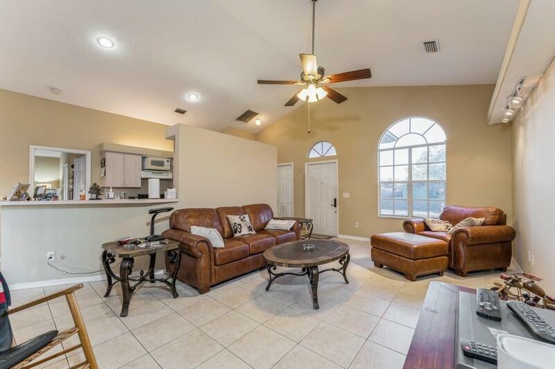 Property Photo:  819 SW Duncan Terrace  FL 34953 