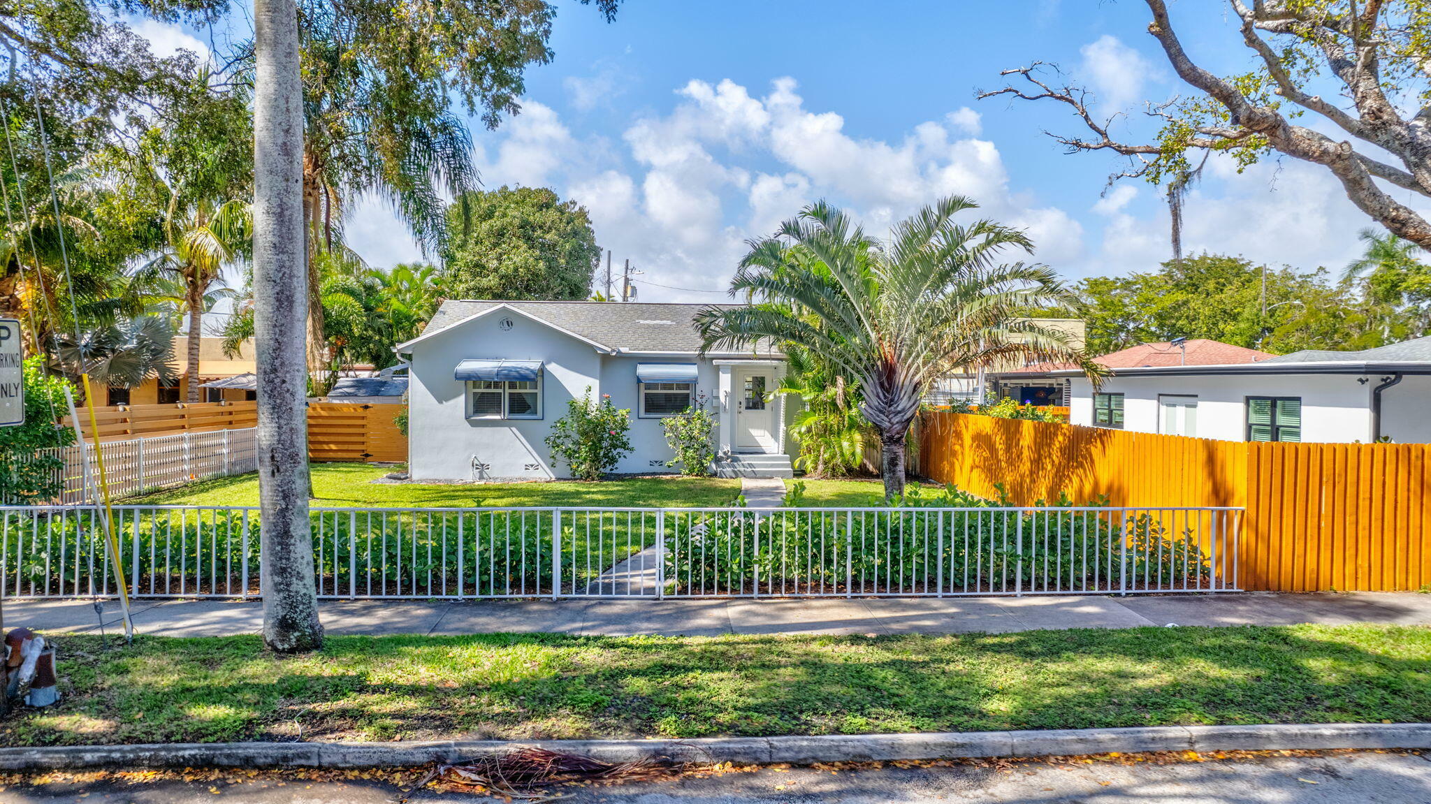 Property Photo:  3111 Poinsettia Avenue  FL 33407 