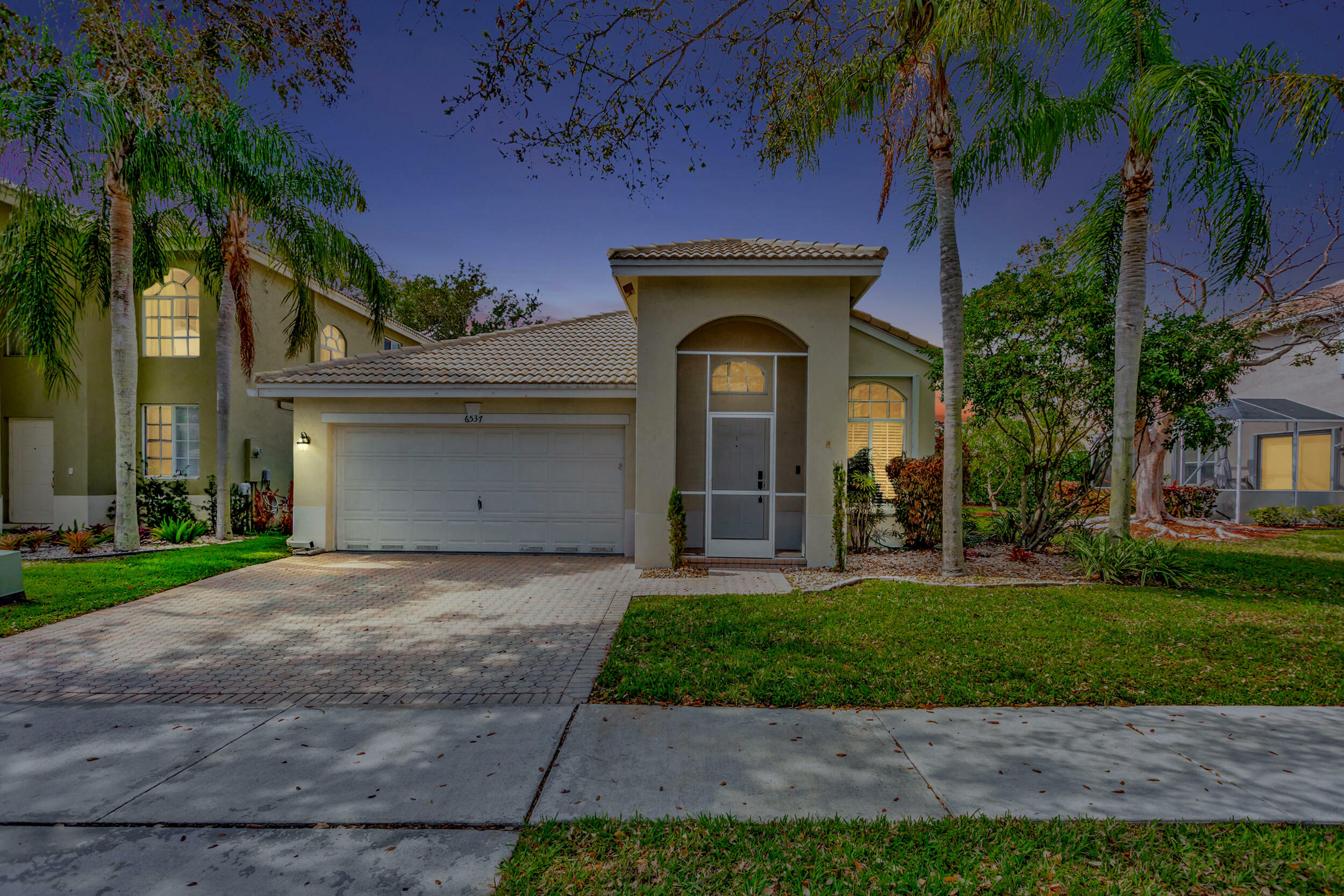 Property Photo:  6537 Sandpiper Drive  FL 33073 