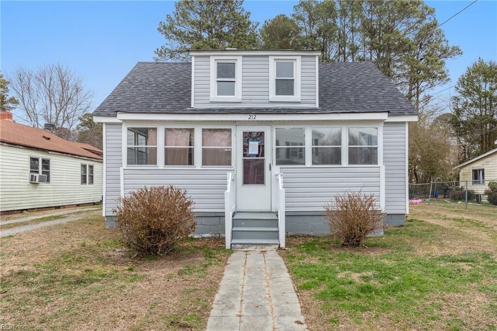 Property Photo: 212 Middle St VA 23430