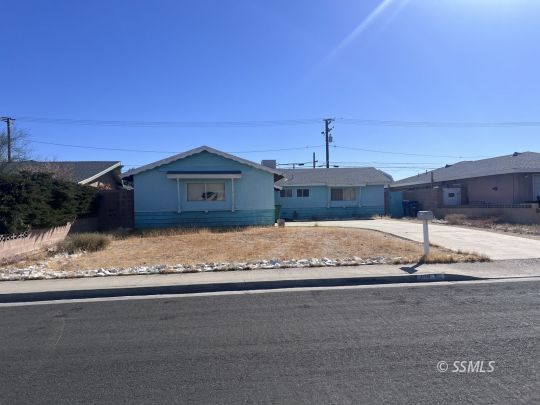 Property Photo: 409 Perdew Ave CA 93555
