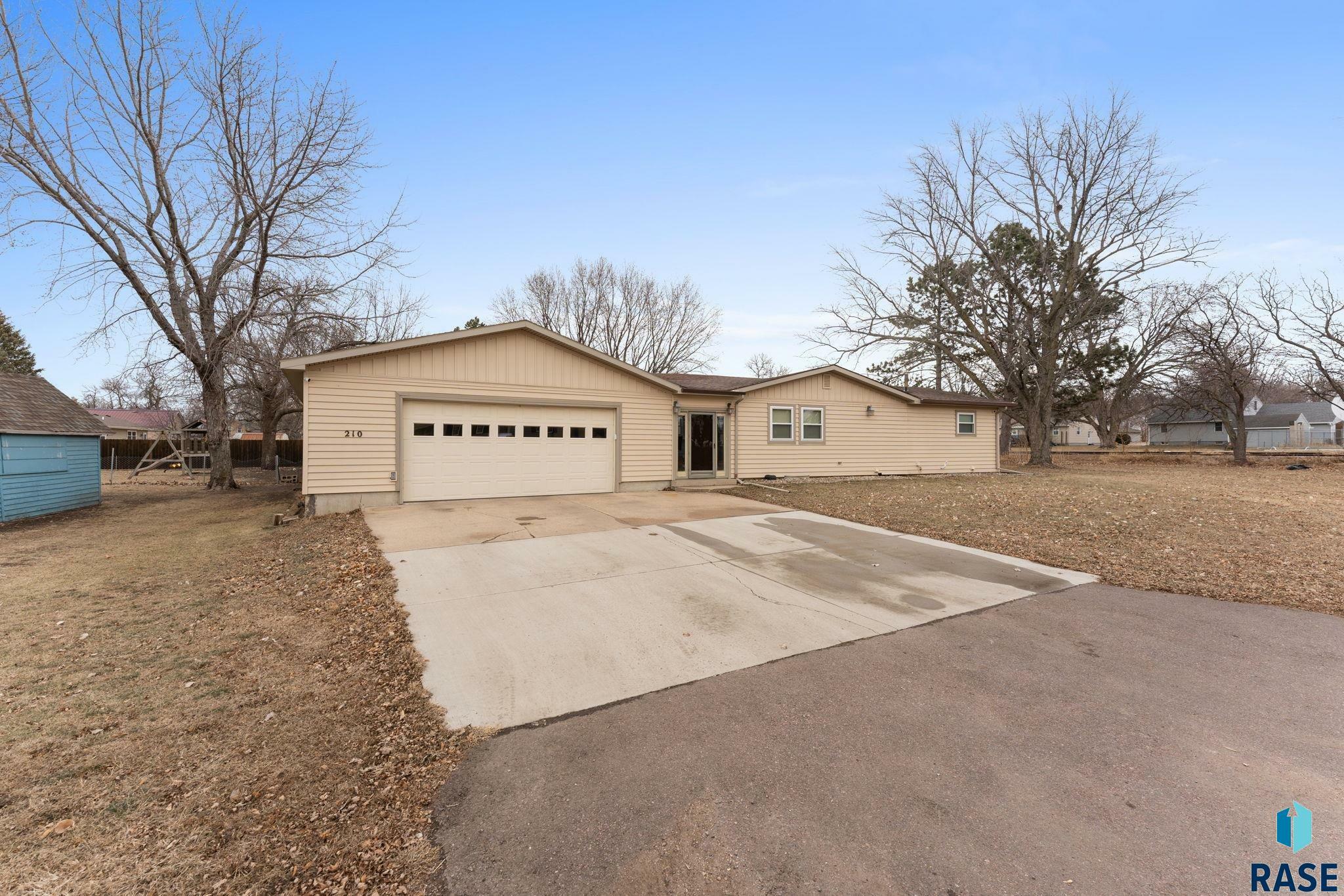 Property Photo:  210 Box Elder St  SD 57068 