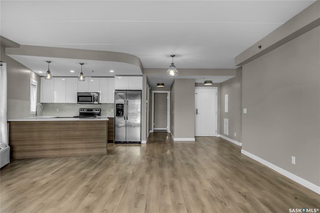 Property Photo: 550 4th Avenue N 202 SK S7K 2M7
