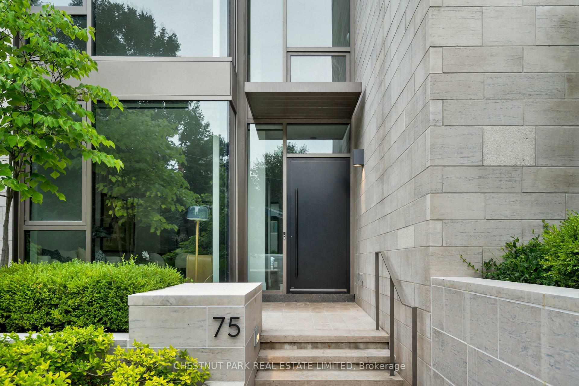 Property Photo: 75 Foxbar Rd ON M4V 2G5