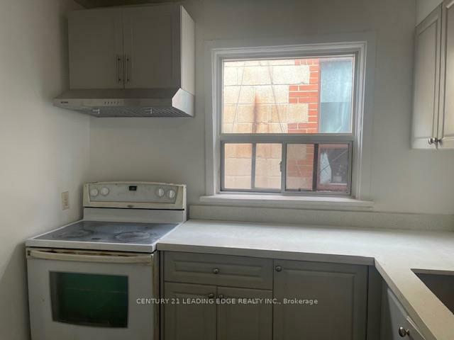 Property Photo:  1516 Eglinton Ave W Apt 2  ON M6E 2G8 