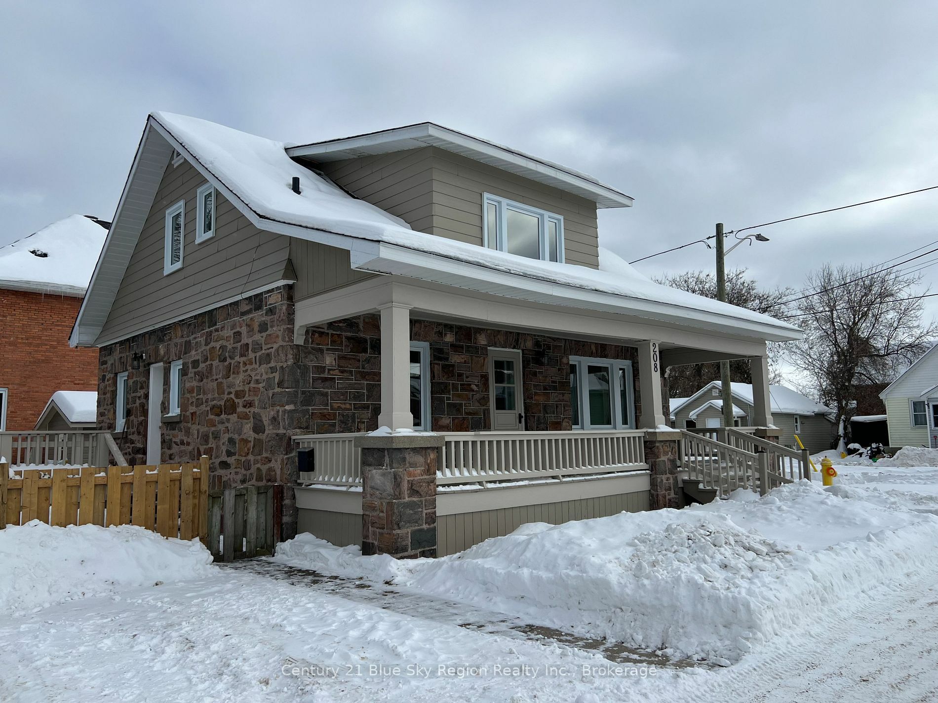 Photo de la propriété:  208 King St W  ON P1B 5Z8 