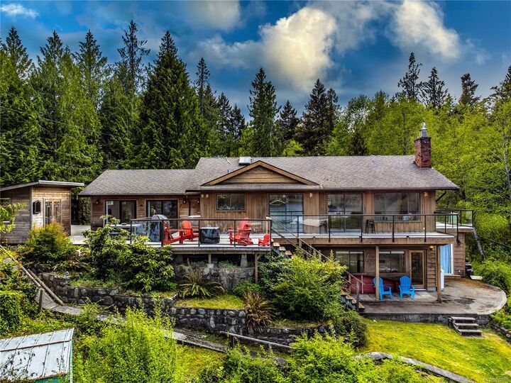 Property Photo: 2585 Wyldewood Ave BC V0R 2W3