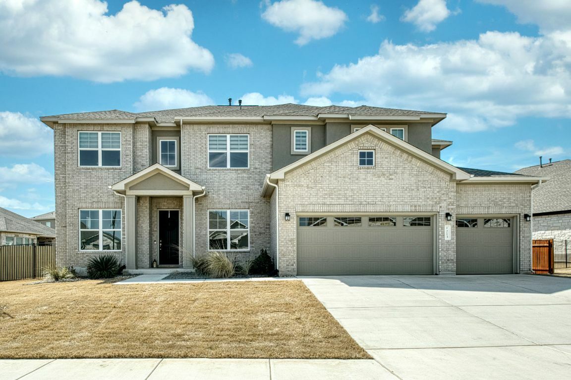 Property Photo:  213 Great Lawn Bend  TX 78642 