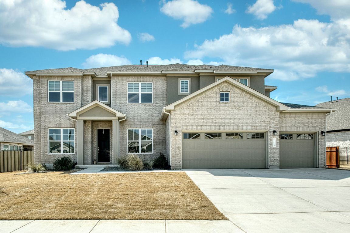 Property Photo: 213 Great Lawn Bend TX 78642