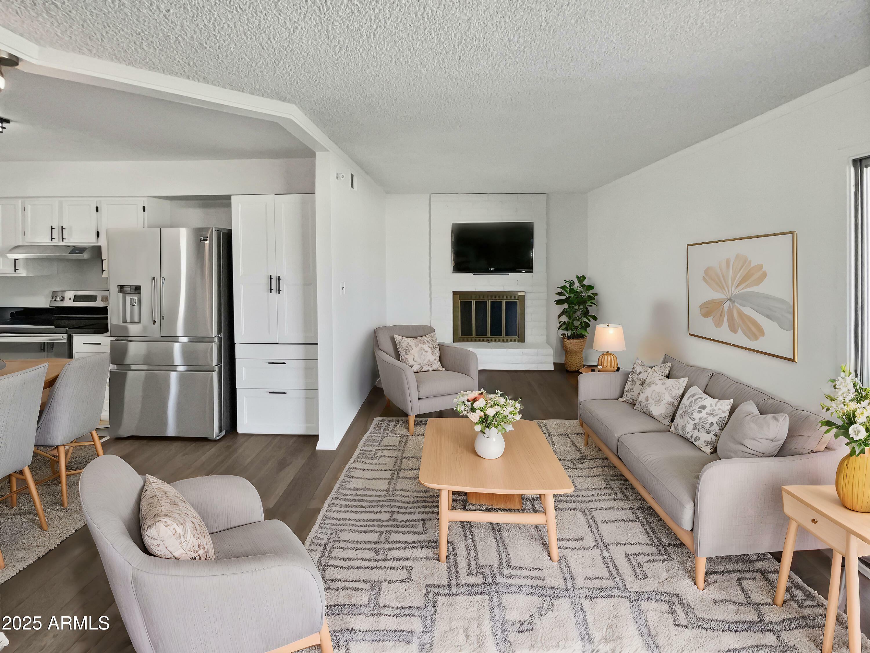 Property Photo: 909 W Danbury Road AZ 85023