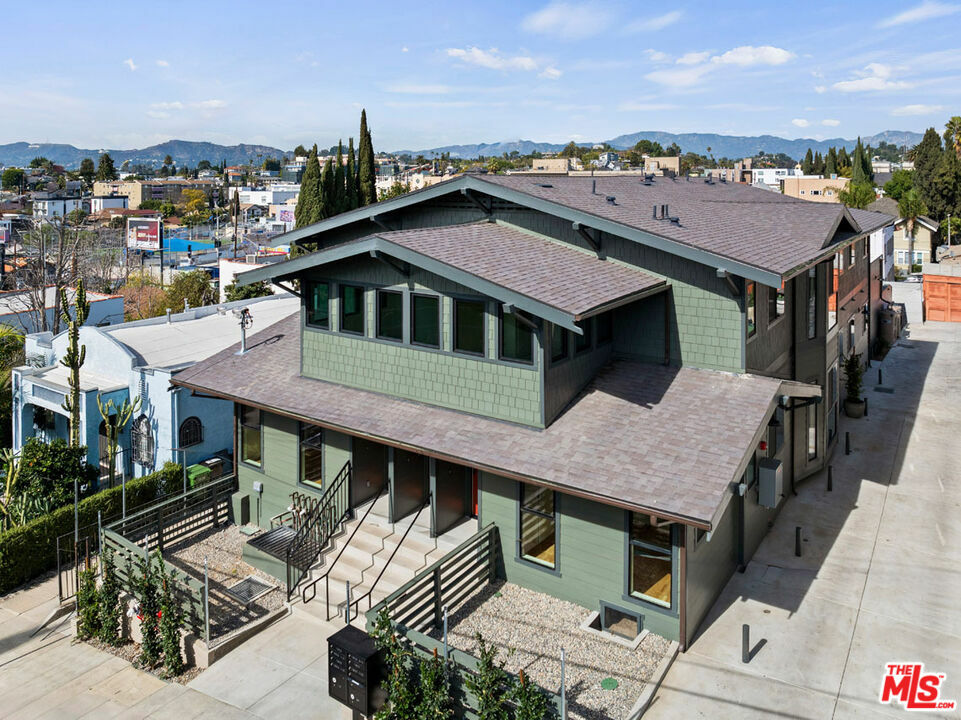 Property Photo:  1923   Kent St  CA 90026 