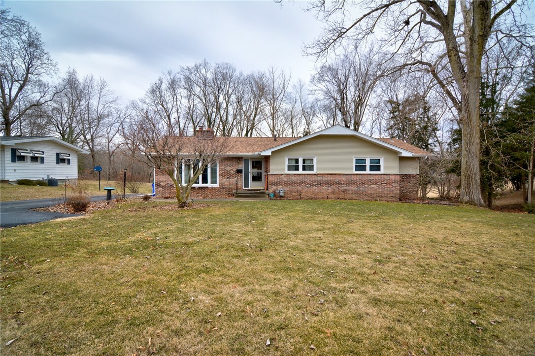 Property Photo: 1463 Greendell Drive IL 62526