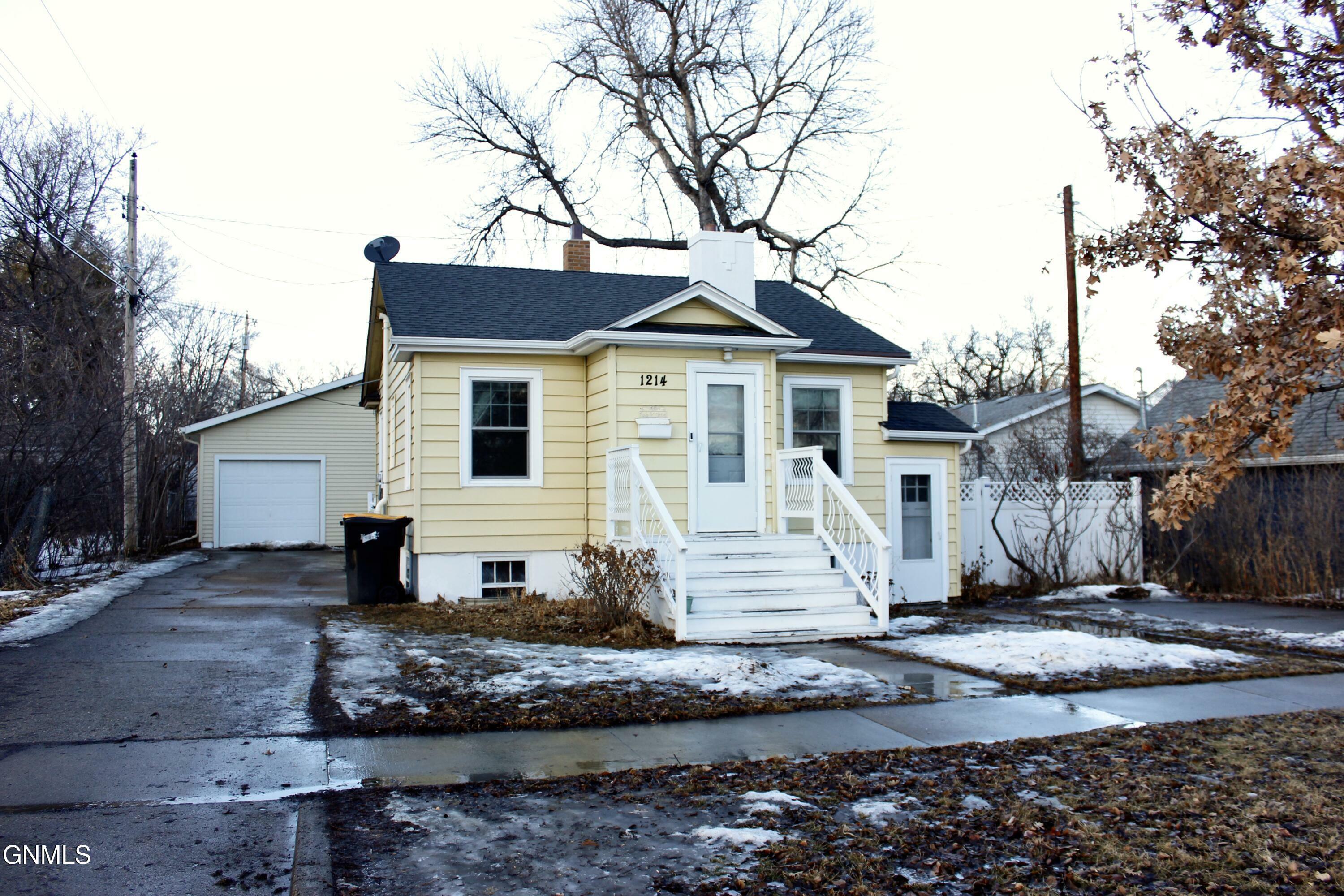 Property Photo:  1214 C Avenue E  ND 58501 