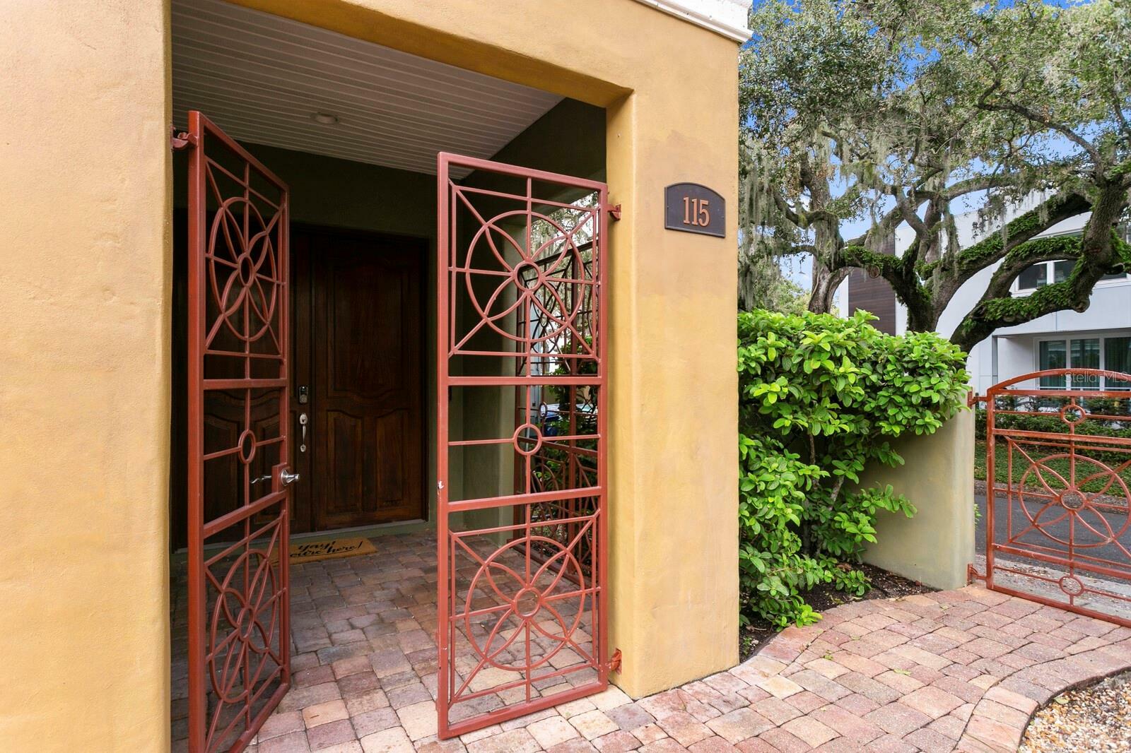 Property Photo:  4907 Bayshore Boulevard 115  FL 33611 