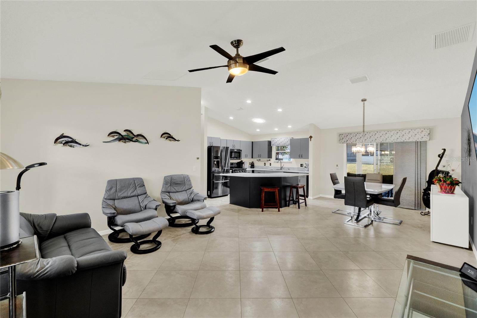 Property Photo: 2337 St George Avenue FL 32162