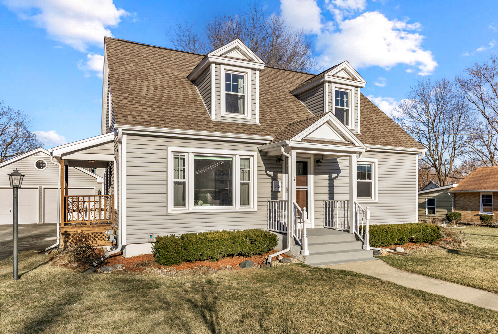 Property Photo: 32 Jayne Street IL 60102
