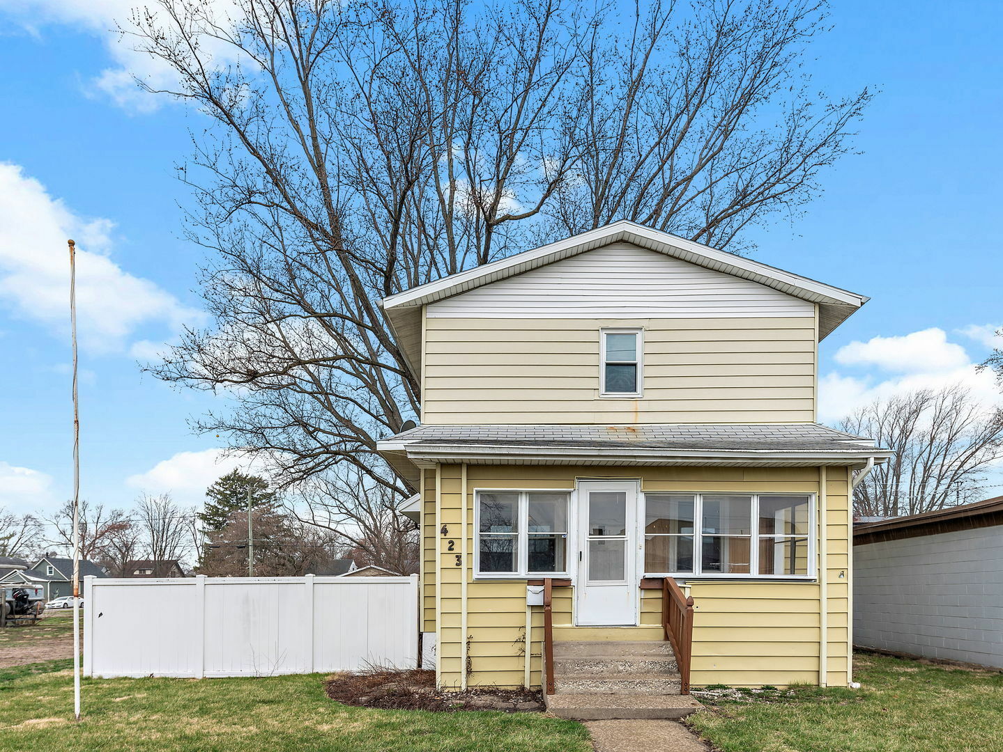 Property Photo:  423 N Washington Avenue  IL 60915 