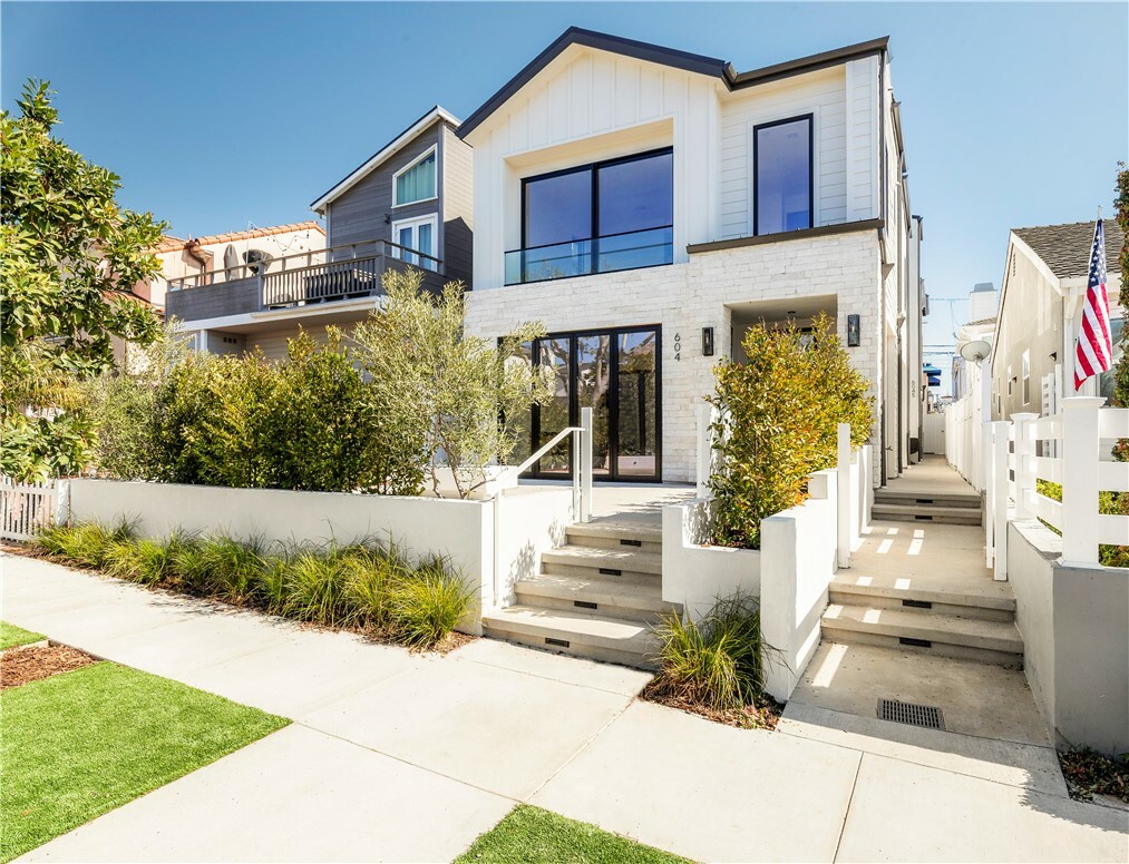 Property Photo: 604 1/2 Narcissus CA 92625