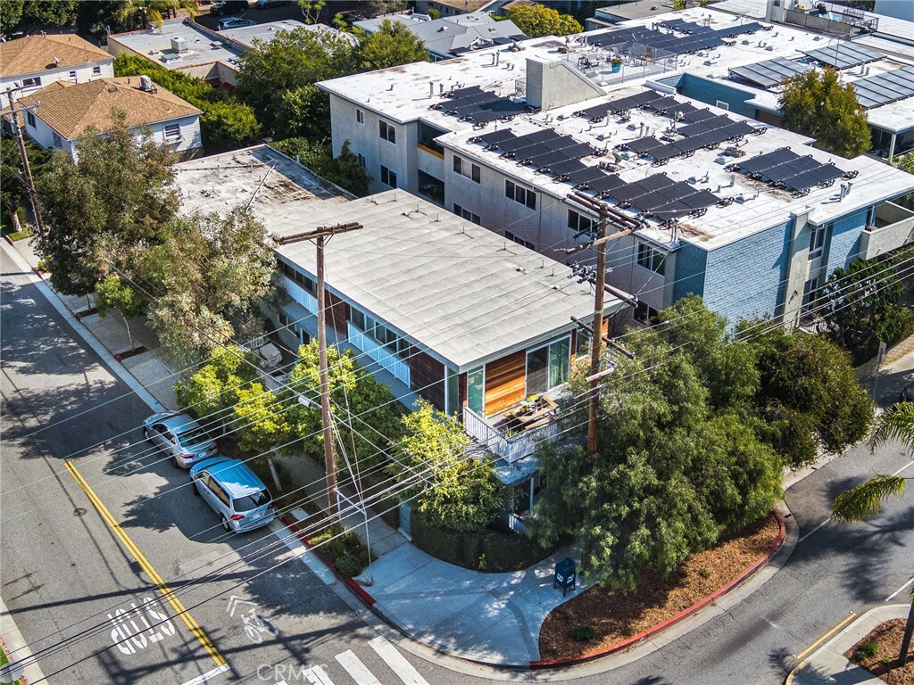 Property Photo: 402 Pacific Street CA 90405