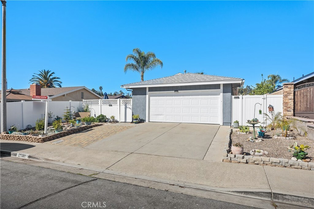 Property Photo:  27081 El Retiro  CA 92692 
