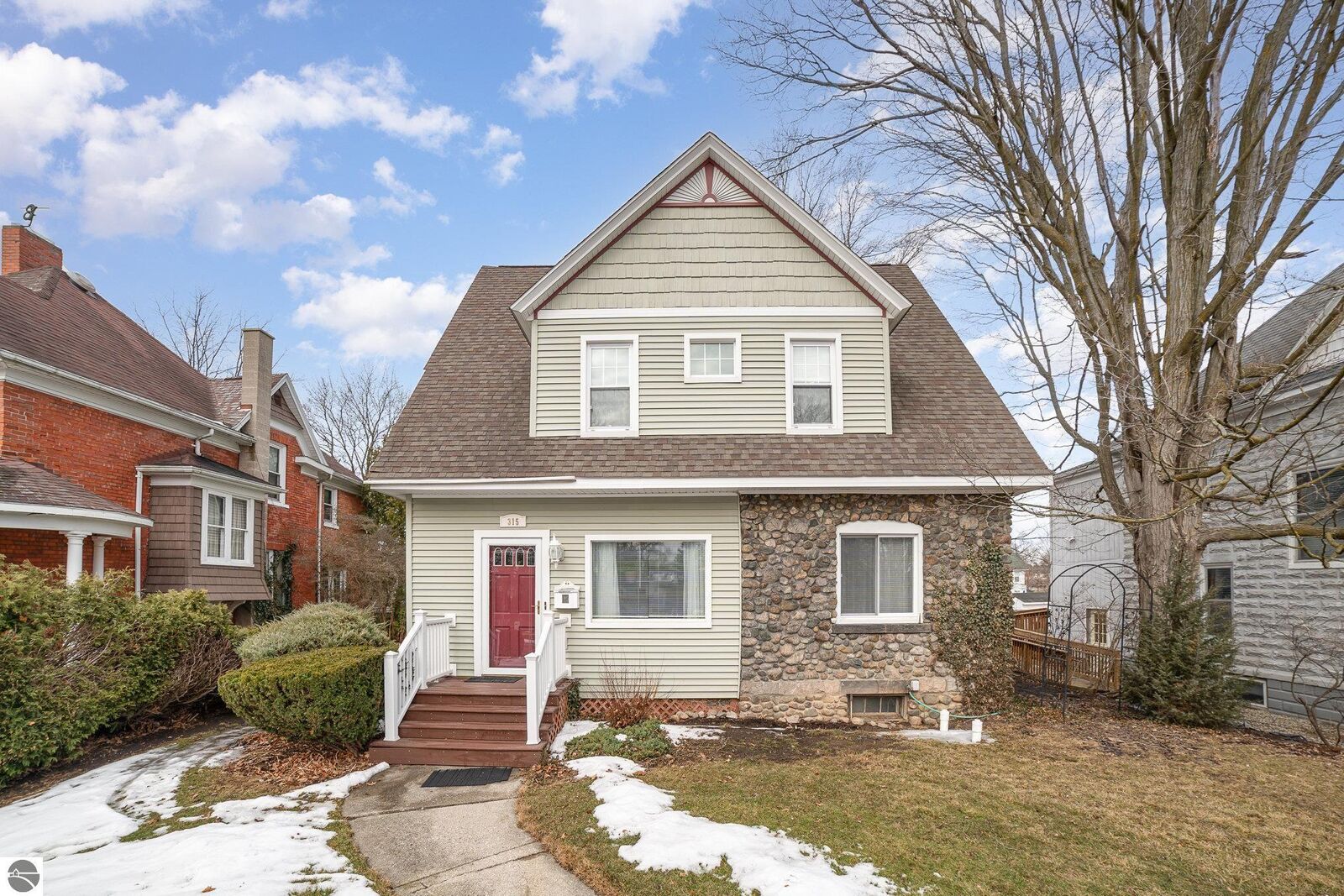 Property Photo:  315 Grant Avenue  MI 48801 