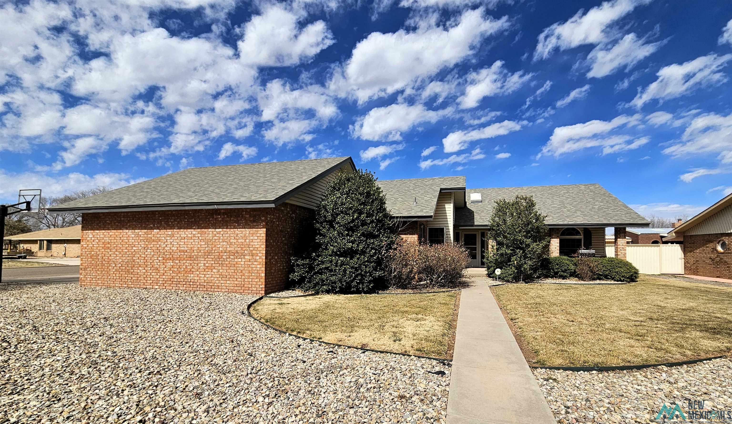 Property Photo: 2101 Fairway Terrace NM 88101