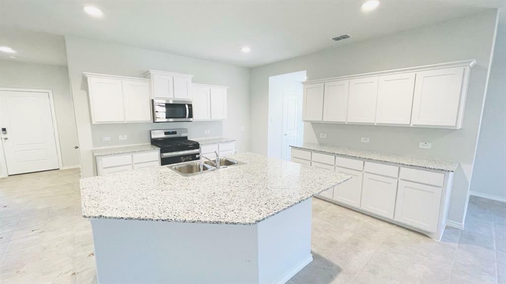 Property Photo: 4128 Twisted Creek Drive TX 76036