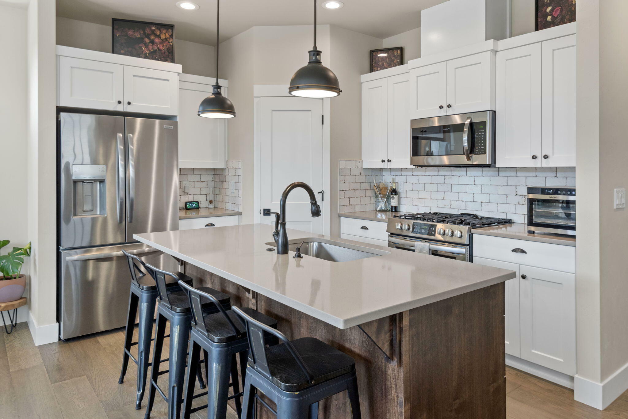 Property Photo: 3974 SW Coyote Avenue OR 97756