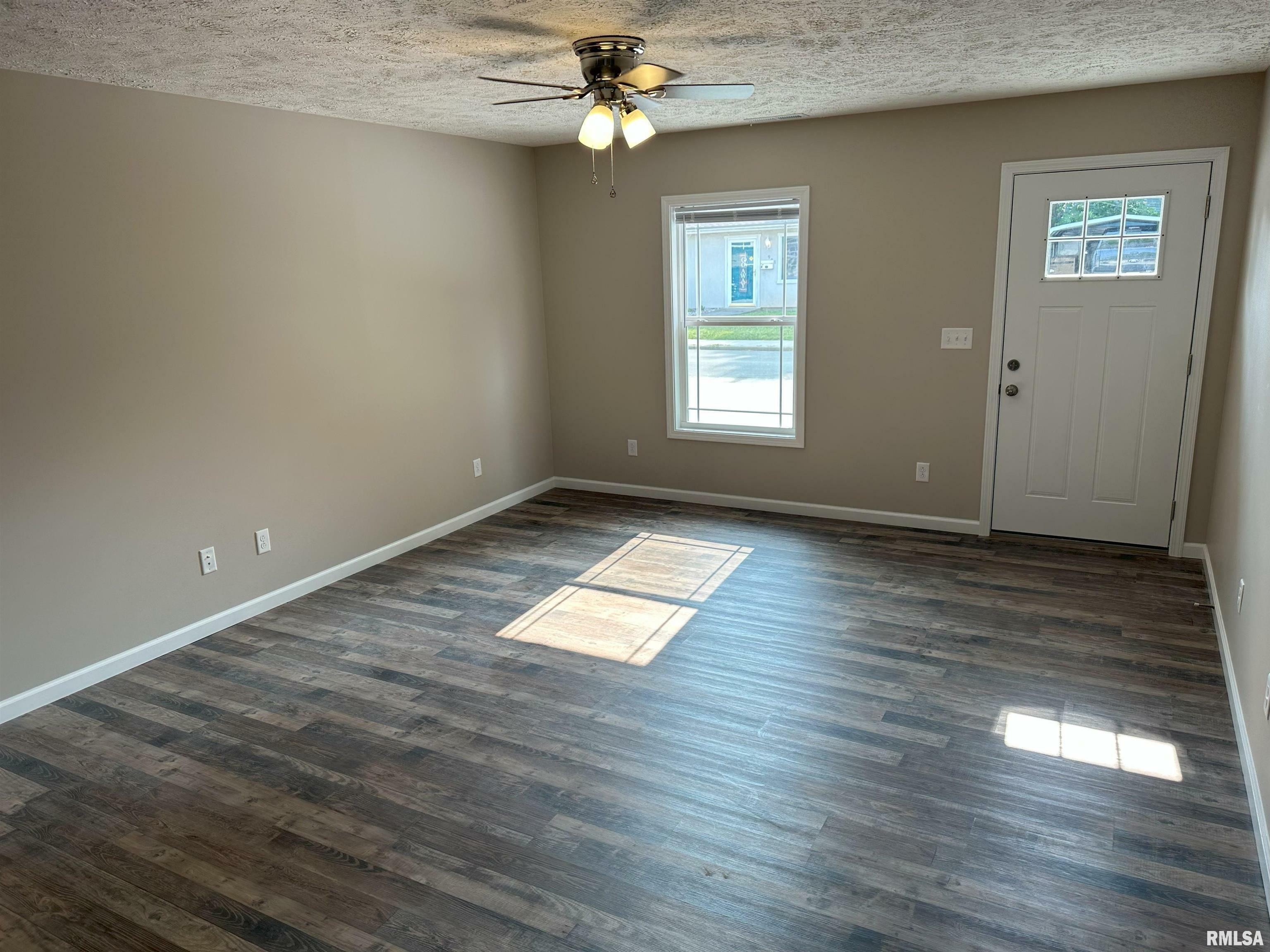 Property Photo: 1404 W Prairie Street IL 62959