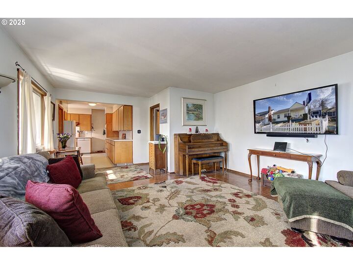 Property Photo: 6108 SE Milwaukie Ave OR 97202