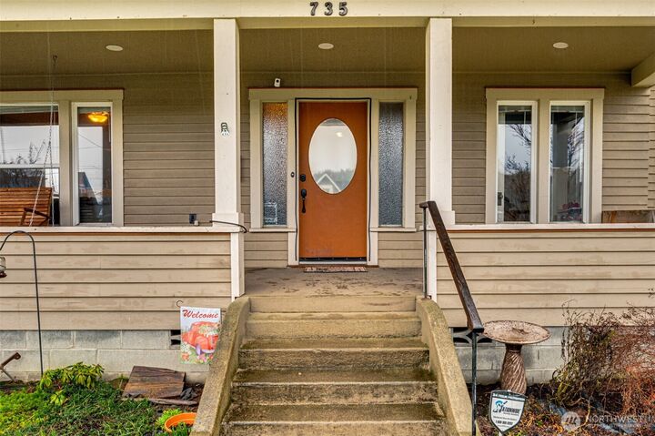 Property Photo: 735 NW New York Avenue WA 98532