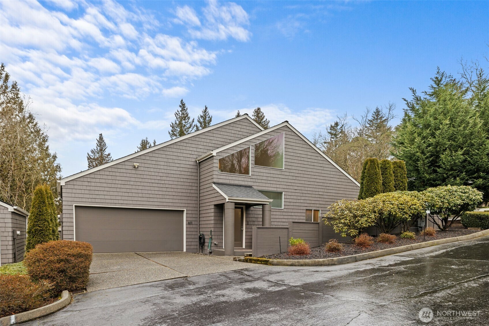 611  Bellevue Way SE  Bellevue WA 98004 photo