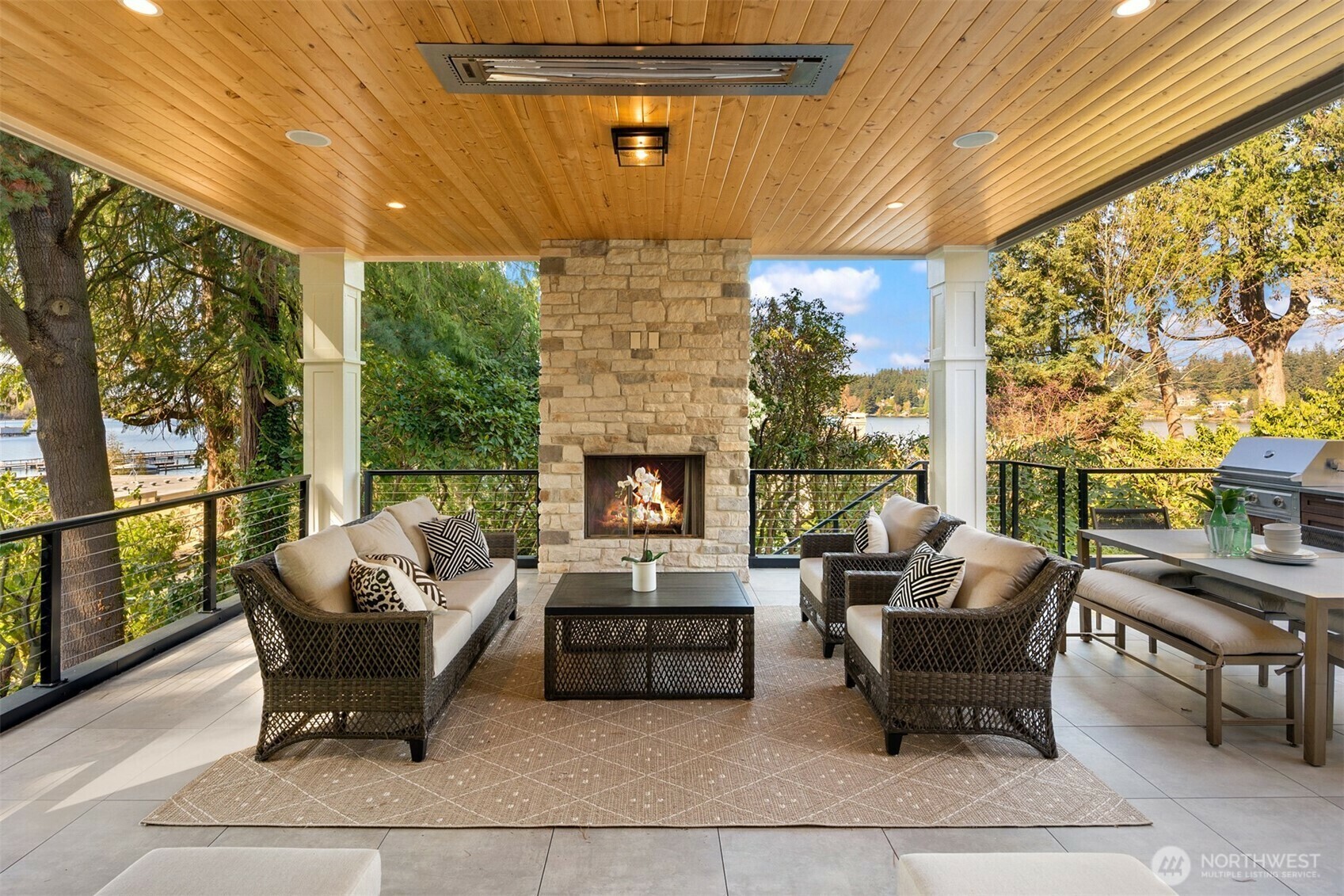 Property Photo: 9212 SE 33rd Place WA 98040