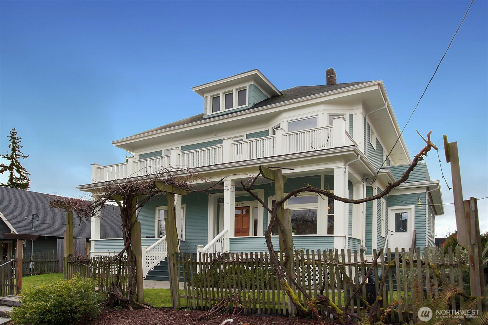 Property Photo:  4117  Burke Avenue N  WA 98103 