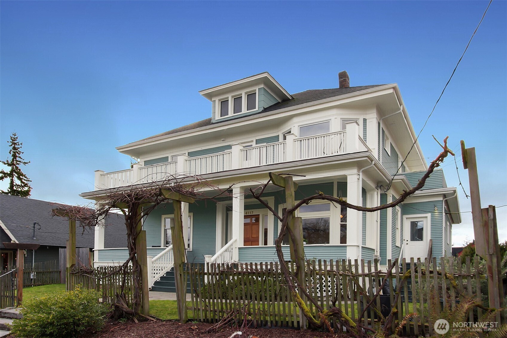 Property Photo: 4117 Burke Avenue N WA 98103
