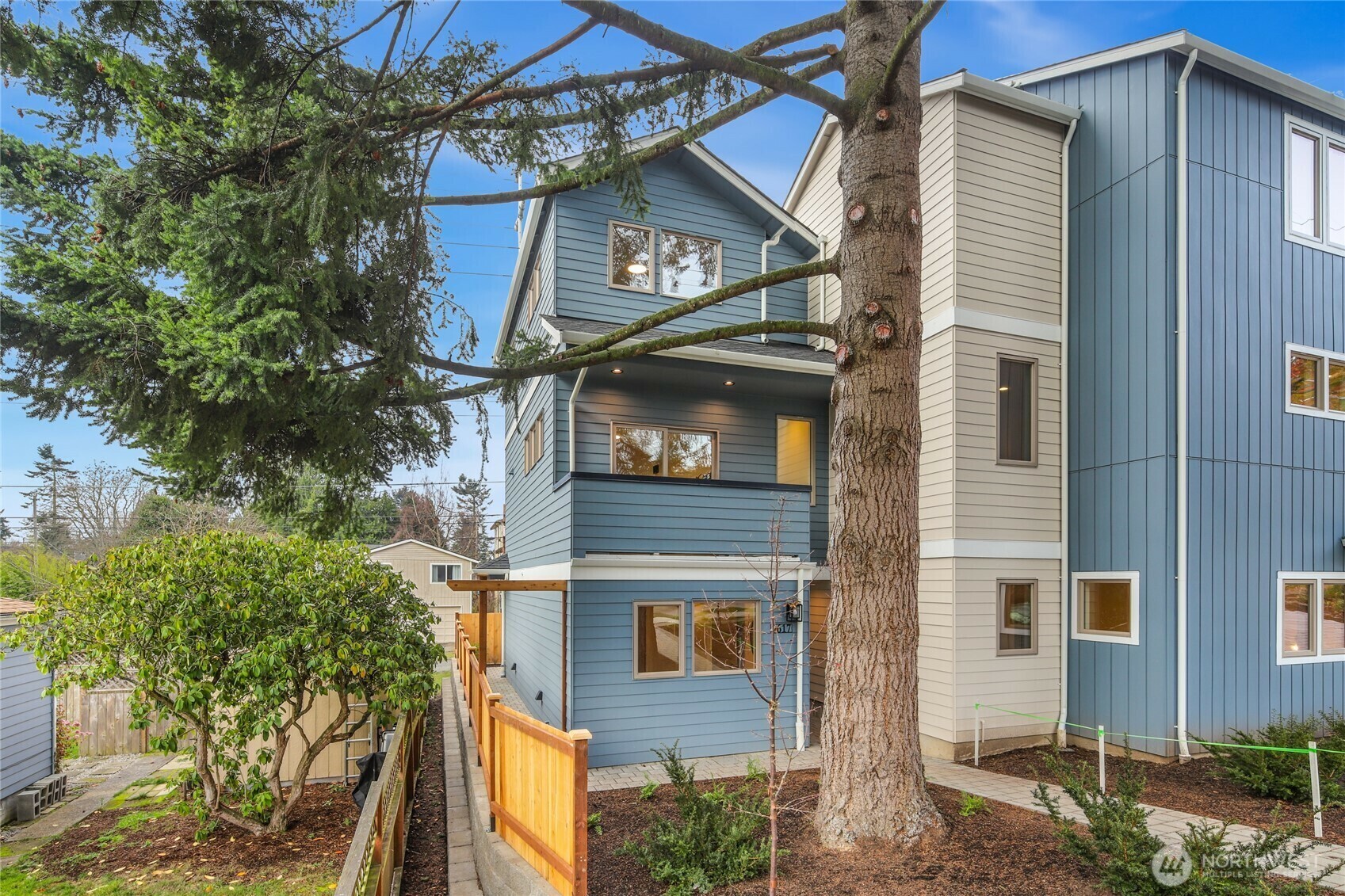 Property Photo: 9613 Fremont Avenue N WA 98103